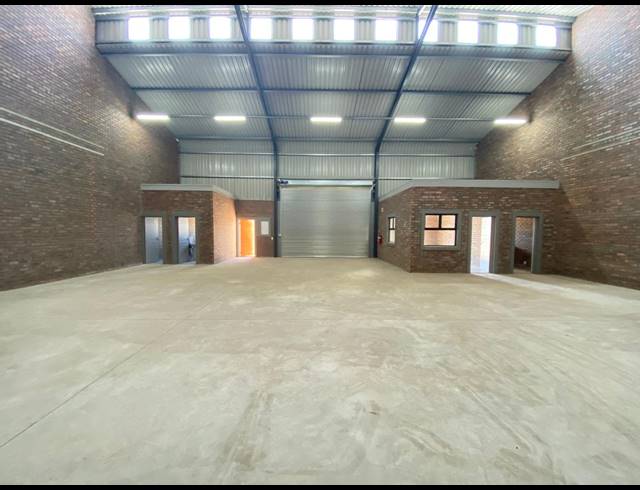 240M² WAREHOUSE TO LET IN MOSSDUSTRIA